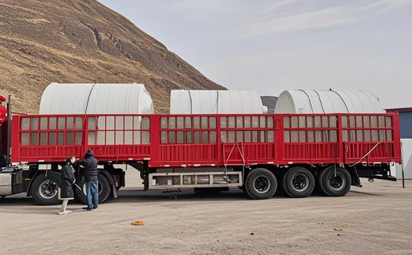 文县塑料桶装车完毕准备运输中