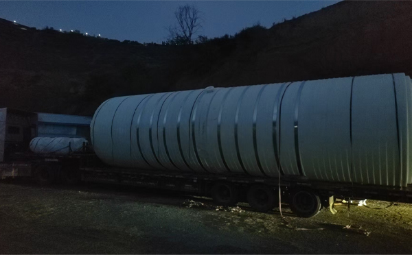 文县圆桶运输途中